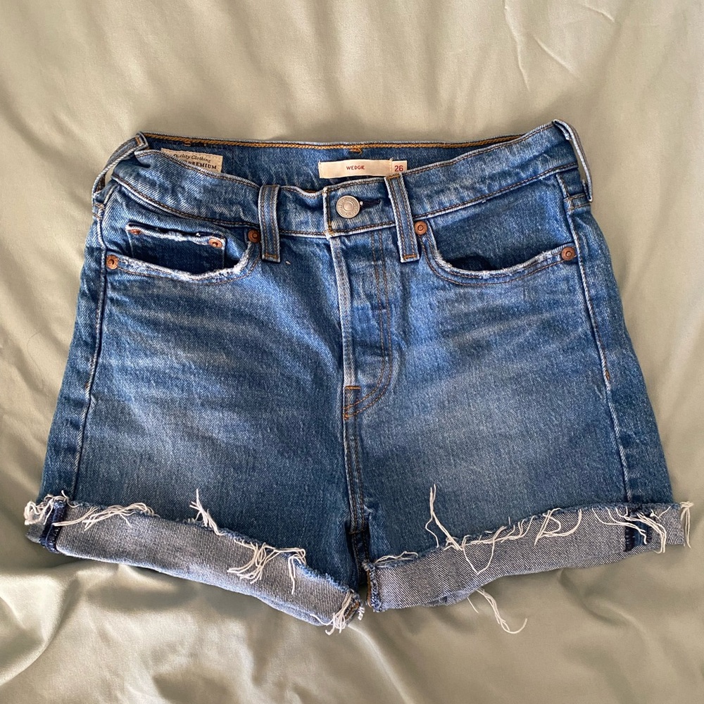 Levi’s shorts - Picture 2 of 2